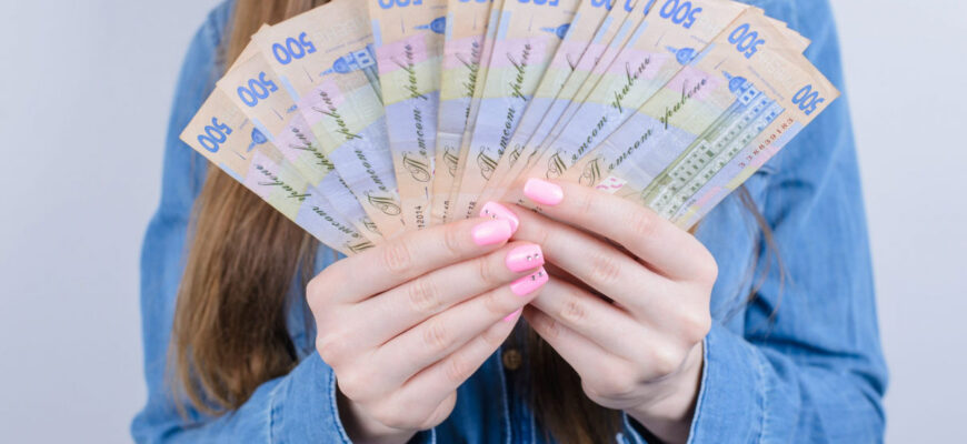З 1 вересня вчителі отримуватимуть до 28,5 тисячі гривень залежно від стажу З 1 вересня вчителі отримуватимуть до 28,5 тисячі гривень залежно від стажу