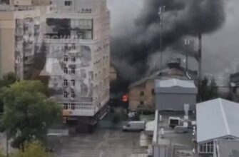 У Києві після атаки РФ палає бізнес-центр, де розташовані офіси міжнародних компаній