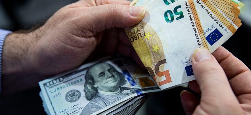 Валютний курс в Україні зазнав несподіваних змін: чим здивував сьогодні Валютний курс в Україні зазнав несподіваних змін: чим здивував сьогодні