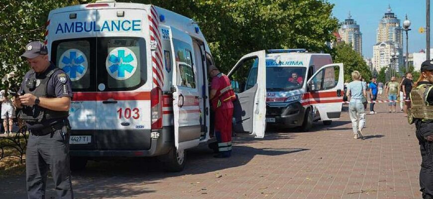 Трагедія на Оболоні: внаслідок атаки дронів загинула дворічна дівчинка Трагедія на Оболоні: внаслідок атаки дронів загинула дворічна дівчинка