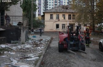 Удар по Києву знищив парковку біля лікарні — ви бачили, що лишилось від автівок
