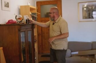 «Це не війна Німеччини» — німецький політик від AfD пояснив, чому тримає чашку з символікою російської армії