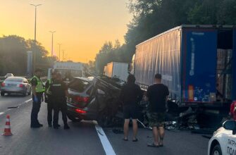 Смертельна аварія у Святошинському районі Києва забрала життя жінки та її дворічної дитини