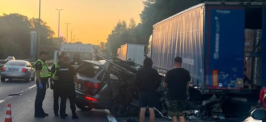 Смертельна аварія у Святошинському районі Києва забрала життя жінки та її дворічної дитини