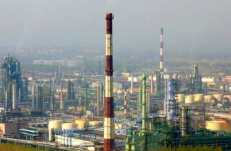 Українська атака вивела з ладу 73% потужності стратегічного НПЗ РФ, що постачає паливо Москві