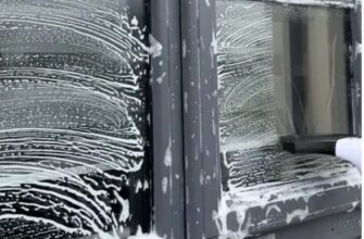 Кукурудзяний крохмаль у розчині для миття вікон дозволить вам забути про бруд надовго
