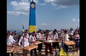 Тридцять п’ять музикантів виконали Аркан на вершині Говерли в пам’ять про загиблих героїв