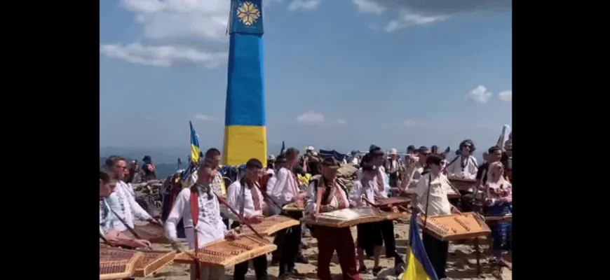Тридцять п’ять музикантів виконали Аркан на вершині Говерли в пам’ять про загиблих героїв