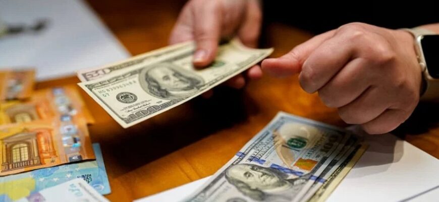 Курс валют на 10 серпня: долар, євро та злотий демонструють несподівані зміни