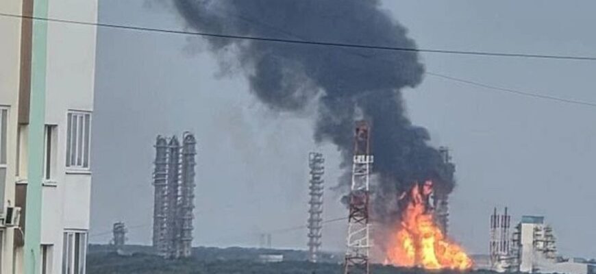 У Тобольську дрони завдали удару по нафтохімічному заводу