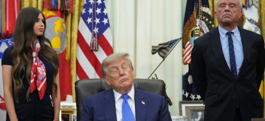 Кнопка для пробудження Трампа: відео в Овальному кабінеті породило теорію змови