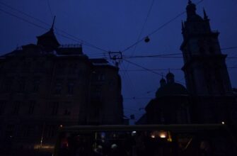 Київ накрила нищівна стихія: частина столиці залишилася без світла, енергетики назвали час відновлення⚡