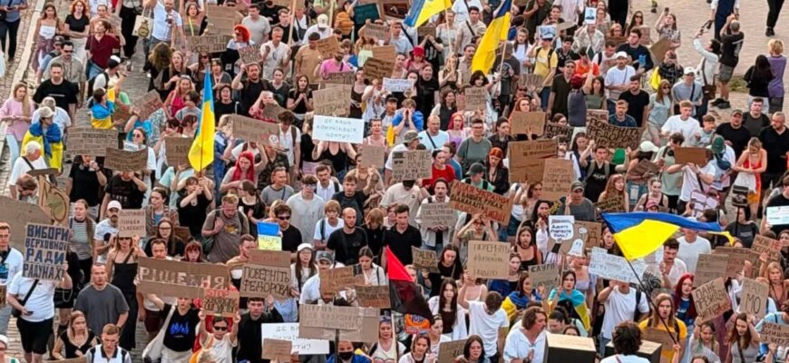 У Києві знову мітингували за повернення Федорова в Міноборони: вимоги та маршрут