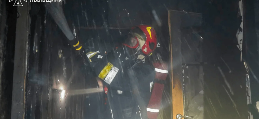 У львівській багатоповерхівці вибухнув акумулятор і заблокував людей у сусідніх квартирах