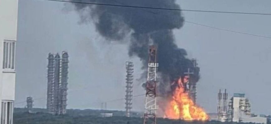 У росії безстроково зупинили роботу найбільшого заводу з виробництва скрапленого газу після атаки дронів