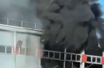 Ворог вдарив по «Новій Пошті» в Одесі: на місці влучання масштабна пожежа