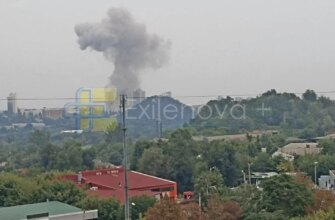 Окупований Донецьк накрила серія потужних вибухів, над містом здійнявся густий дим