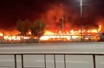 Масштабна пожежа в окупованому Єнакієвому: після вибухів спалахнув торговельний центр