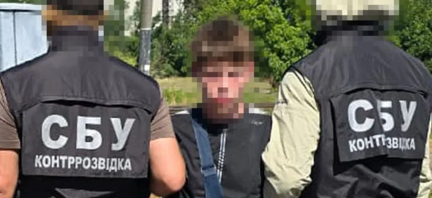 У Львові СБУ затримала російського агента: шпигував за військовими об’єктами і малював провокаційні графіті У Львові СБУ затримала російського агента: шпигував за військовими об’єктами і малював провокаційні графіті