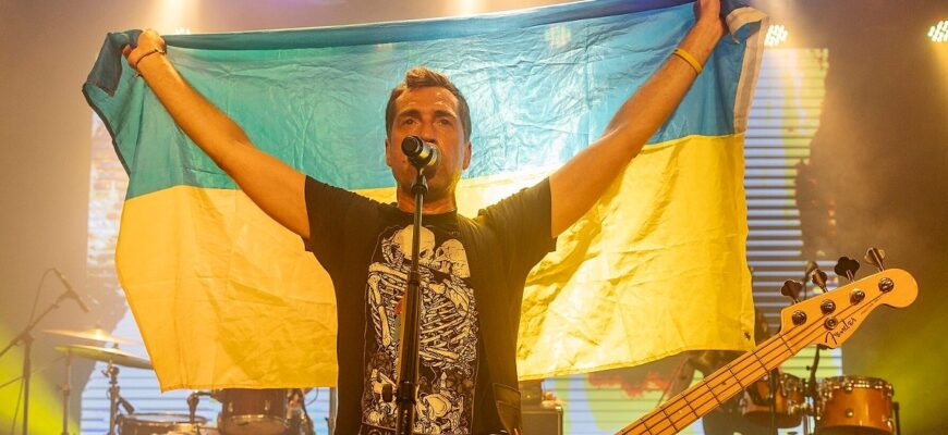 «Тривога і прильоти»: соліст гурту «Ногу свело» поділився спогадами про ракетний обстріл Києва