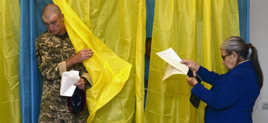 Зеленський виходить у перший тур президентських виборів, проте поступається Залужному та Федорову за підсумками нового соціологічного опитування