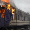 «Пасажирів було видно здалеку»: у Луцьку після удару РФ палали вагони поїзда