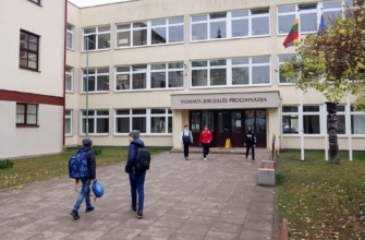 “Прославляв імперські війни Росії”: Литва вилучила Ломоносова зі шкільної програми