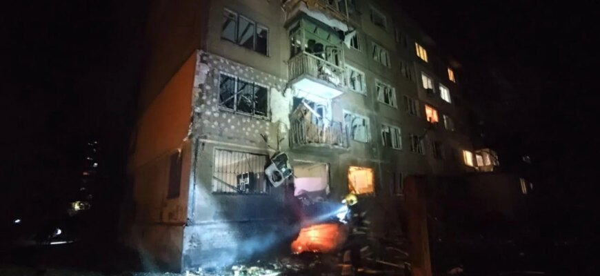 Четверо постраждалих та евакуація: нічний удар ворожих дронів по житлових будинках Києва