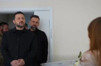 Володимир Зеленський відвідав у пологовому будинку киянку, яка народила під час обстрілу