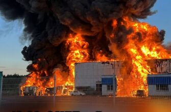 Удар по найбільшому заводу на Житомирщині спричинив масштабну пожежу — під загрозою робота тисяч людей