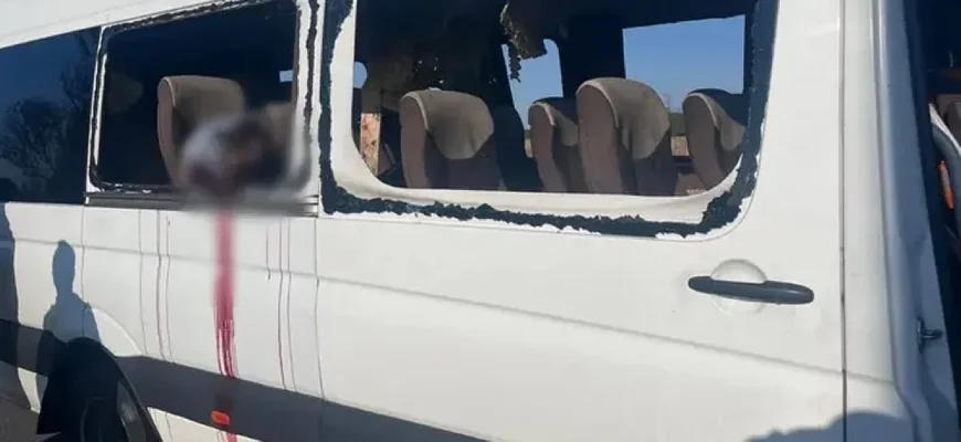5 загиблих і 7 поранених внаслідок прямого удару російського дрона по рейсовому автобусу на Дніпропетровщині