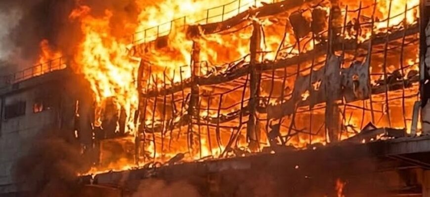 У Житомирі після влучання спалахнула пожежа на терміналі «Нової пошти»