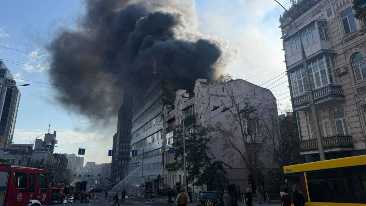 Пожежа та значні руйнування — ворог завдав удару по відомій столичній клініці