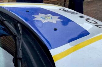 Шість смуг заради церкви: у Львові батьки з дітьми порушили ПДР через поспіх Шість смуг заради церкви: у Львові батьки з дітьми порушили ПДР через поспіх