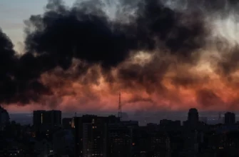 Росіяни завдали удару по 16-поверхівці в Дарницькому районі Києва