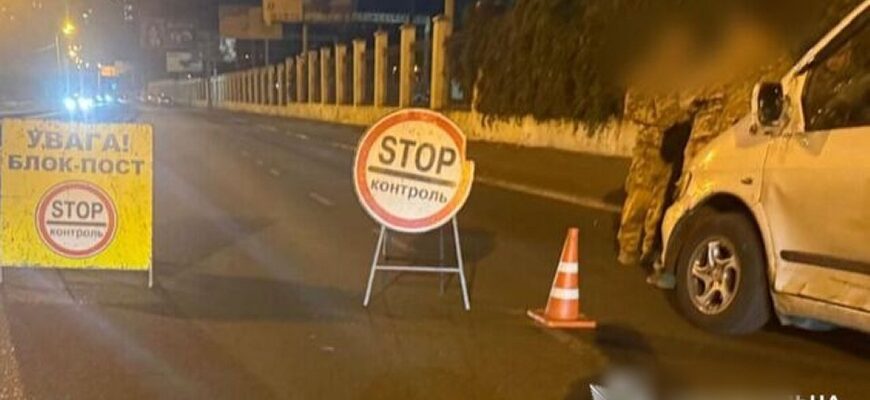 «Пошкоджено п’ять автівок» – в Одесі іноземець на блокпосту протаранив поліцейських і військових