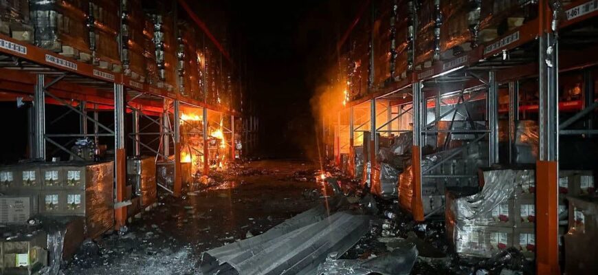 «Окупанти знову цілили по складу з їжею» — ДСНС про нічну атаку на Одещину «Окупанти знову цілили по складу з їжею» — ДСНС про нічну атаку на Одещину