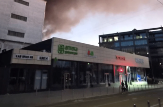 У ніч на 8 вересня у Києві внаслідок вибуху з фасаду станції метро посипалися літери