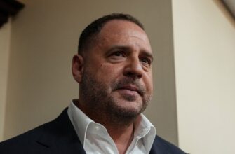 Андрію Єрмаку подовжили обмеження в суді, але зняли електронний браслет через стан здоров’я