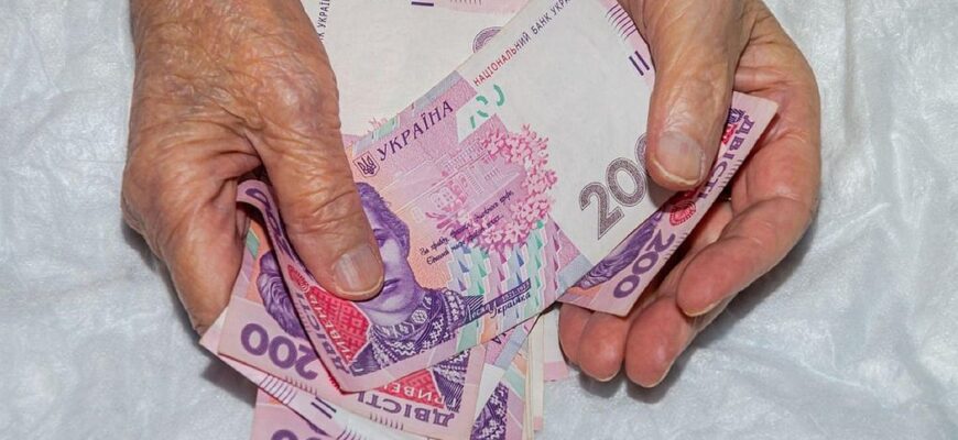 Пенсіонерам доведеться купувати квитки: у містах скасовують безкоштовний проїзд за паперовим посвідченням Пенсіонерам доведеться купувати квитки: у містах скасовують безкоштовний проїзд за паперовим посвідченням