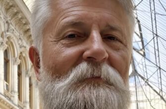 Більше сорока років у шлюбі, а спільне фото показали вперше: як виглядає молода дружина Стаса Боклана