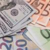 Долар та євро подорожчали перед вихідними, а злотий раптово просів у ціні