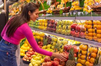 У магазинах Auchan покупців обмежили у кількості базових продуктів У магазинах Auchan покупців обмежили у кількості базових продуктів