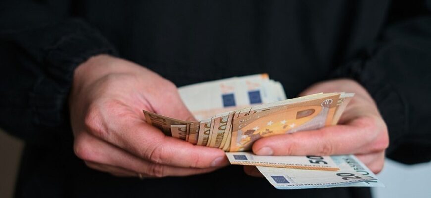 Долар різко пішов униз, а євро та злотий додали в ціні на 26 вересня