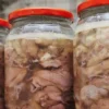 Домашню тушонку можна легко приготувати без автоклава за простими рецептами