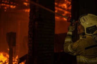 Уночі під час дронової атаки на Київ горіла СТО та загинула людина