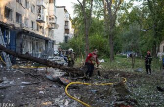 Уночі російські безпілотники атакували Київ та пошкодили будівлі у двох районах
