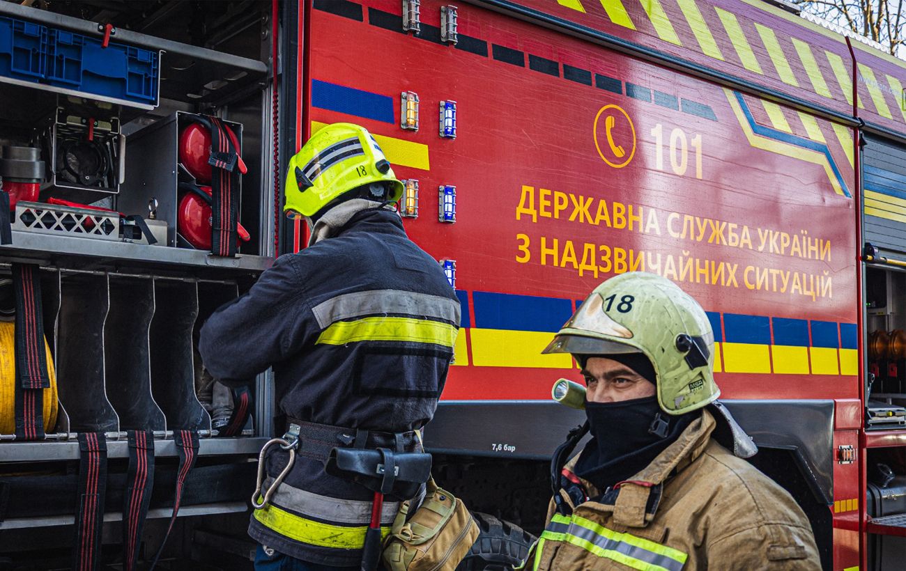 Окупанти посеред дня вдарили бойовим дроном по торговельному центру в Харкові