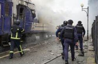 Борис Джонсон повертався з Києва потягом, який довелося евакуювати через російські дрони