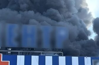 Масштабна пожежа у Прилуках — росіяни вдарили по «Епіцентру» Масштабна пожежа у Прилуках — росіяни вдарили по «Епіцентру»